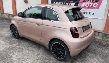 FIAT 500 500e 3+1 La Prima 42kWh (Automata) LED/KULCSNÉLKÜLI/ÜLÉSFŰTÉS/ADAPTÍV TEMPOMAT/TÉLI-NYÁRI KERÉK full