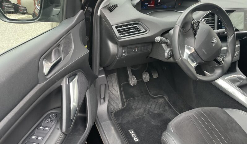 PEUGEOT 308 SW 1.5 BlueHDi Allure VONÓHOROG/ÜLÉSFŰTÉS/HOLTTÉRFIGYELŐ/TÉLI-NYÁRI KERÉK full