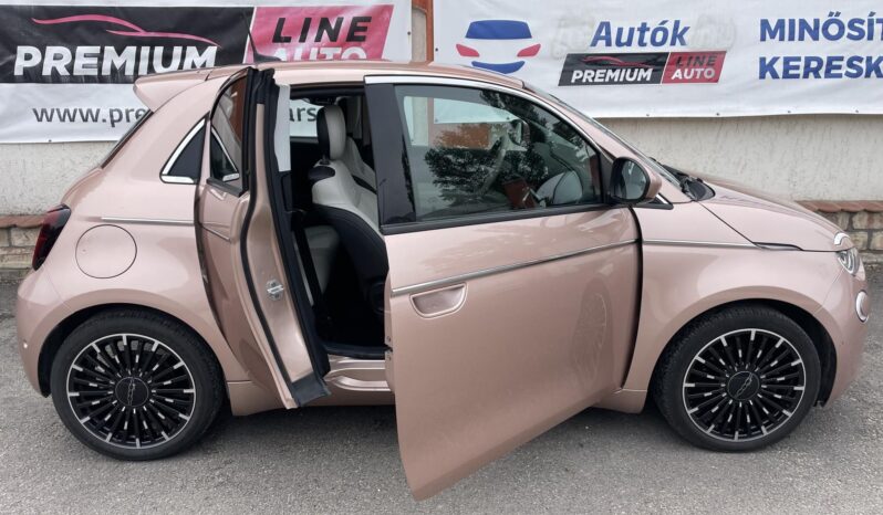 FIAT 500 500e 3+1 La Prima 42kWh (Automata) LED/KULCSNÉLKÜLI/ÜLÉSFŰTÉS/ADAPTÍV TEMPOMAT/TÉLI-NYÁRI KERÉK full