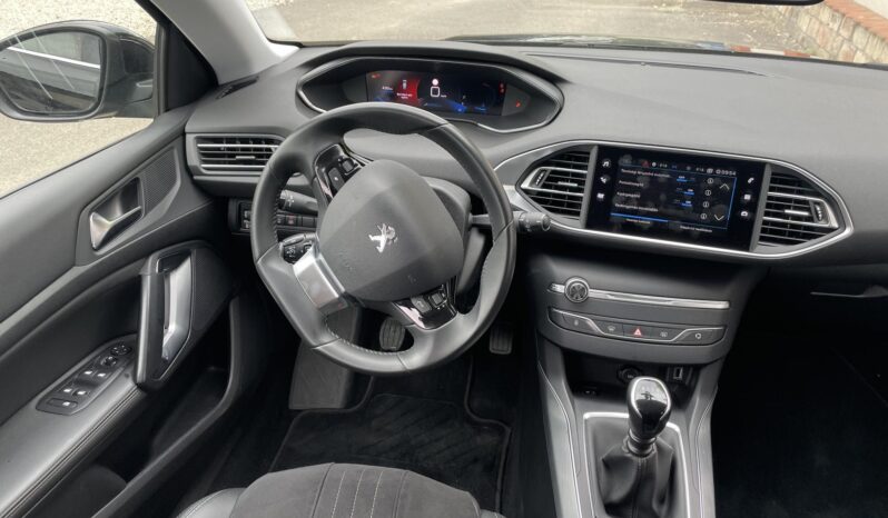 PEUGEOT 308 SW 1.5 BlueHDi Allure VONÓHOROG/ÜLÉSFŰTÉS/HOLTTÉRFIGYELŐ/TÉLI-NYÁRI KERÉK full