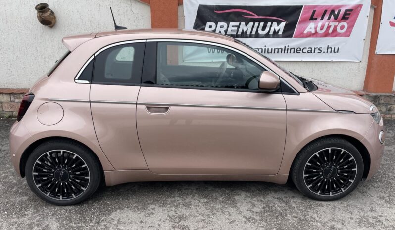 FIAT 500 500e 3+1 La Prima 42kWh (Automata) LED/KULCSNÉLKÜLI/ÜLÉSFŰTÉS/ADAPTÍV TEMPOMAT/TÉLI-NYÁRI KERÉK full