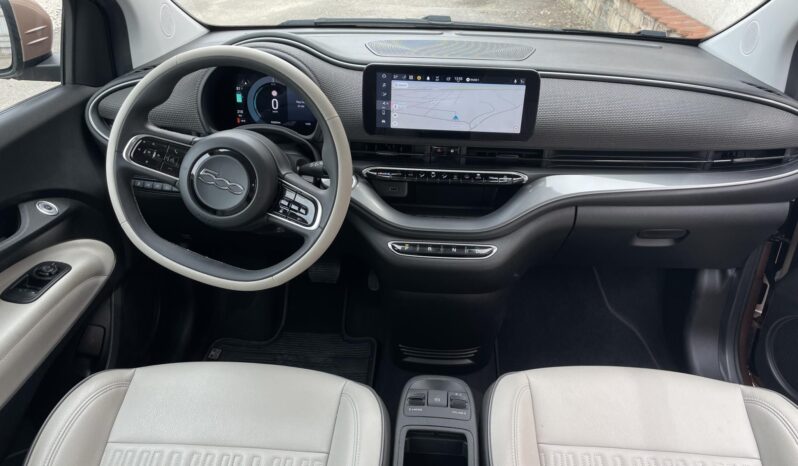 FIAT 500 500e 3+1 La Prima 42kWh (Automata) LED/KULCSNÉLKÜLI/ÜLÉSFŰTÉS/ADAPTÍV TEMPOMAT/TÉLI-NYÁRI KERÉK full