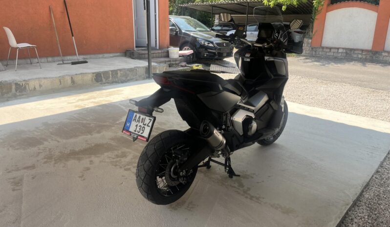 HONDA X-ADV 750 full