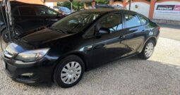 OPEL ASTRA J Sedan 1.6 Selection EURO6 Mo-i. végig szervizelt