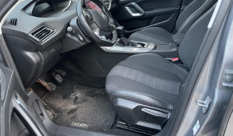 PEUGEOT 308 SW 1.5 BlueHDi Allure Pack FULL LED/VONÓHOROG/ÜLÉSFŰTÉS/HOLTTÉRFIGYELŐ/TÉLI-NYÁRI KERÉK full