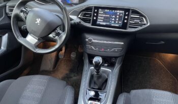 PEUGEOT 308 SW 1.5 BlueHDi Allure Pack FULL LED/VONÓHOROG/ÜLÉSFŰTÉS/HOLTTÉRFIGYELŐ/TÉLI-NYÁRI KERÉK full