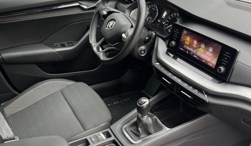 SKODA OCTAVIA 2.0 TDI SCR Ambition Mo-i.áfás full