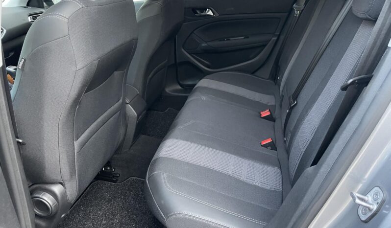 PEUGEOT 308 SW 1.5 BlueHDi Allure Pack FULL LED/VONÓHOROG/ÜLÉSFŰTÉS/HOLTTÉRFIGYELŐ/TÉLI-NYÁRI KERÉK full