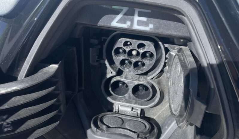 RENAULT ZOE Z.E. R135 52 kWh Intens (Automata) ÜLÉSFŰTÉS/KORMÁNYFŰTÉS/KULCSNÉLKÜLI/GYORSTÖLTÉS/NAGYKIJELZŐHOLTTÉRFIGYELŐ full