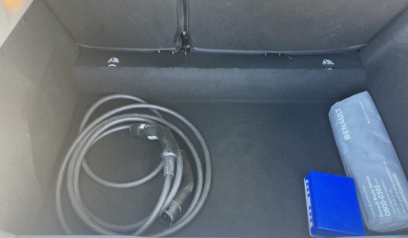 RENAULT ZOE Z.E. R135 52 kWh Intens (Automata) ÜLÉSFŰTÉS/KORMÁNYFŰTÉS/KULCSNÉLKÜLI/GYORSTÖLTÉS/NAGYKIJELZŐHOLTTÉRFIGYELŐ full