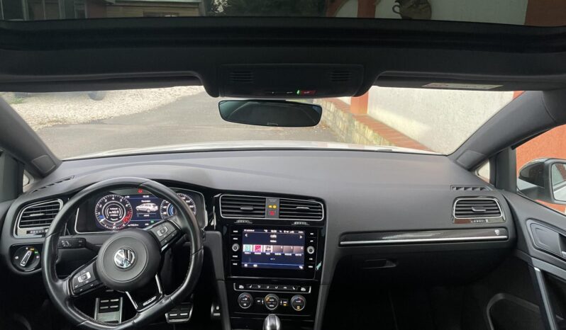 VOLKSWAGEN GOLF VII 2.0 TSI R 4Motion DSG Variant MTM/BILSTEIN/PRETORIA/PANORÁMATETŐ/KULCSNÉLKÜLI/HOLTTÉRFIGYELŐ/VÉGIG SZE full
