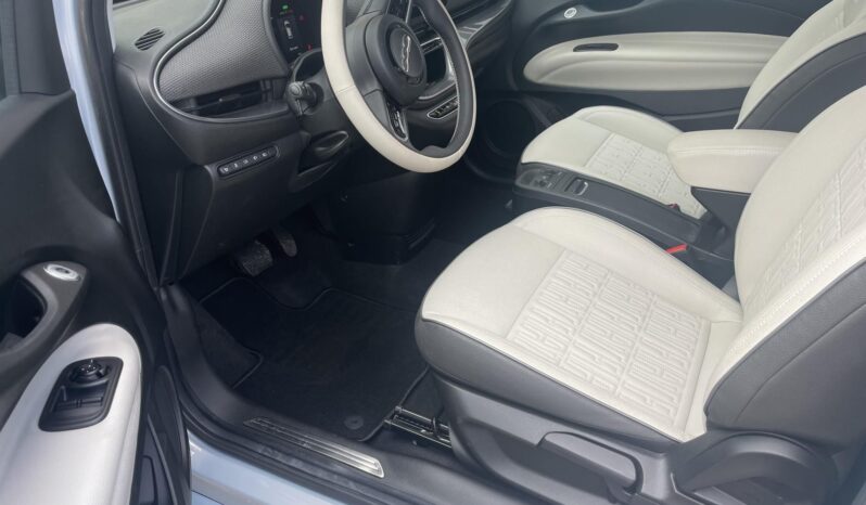 FIAT 500 500e La Prima 42kWh (Automata) PANORÁMATETŐ/LED/HOLTTÉRFIGYELŐ/VONÓHOROG/VÉGIG SZERVÍZ full