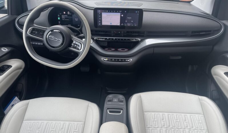 FIAT 500 500e La Prima 42kWh (Automata) PANORÁMATETŐ/LED/HOLTTÉRFIGYELŐ/VONÓHOROG/VÉGIG SZERVÍZ full