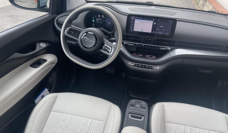 FIAT 500 500e La Prima 42kWh (Automata) PANORÁMATETŐ/LED/HOLTTÉRFIGYELŐ/VONÓHOROG/VÉGIG SZERVÍZ full